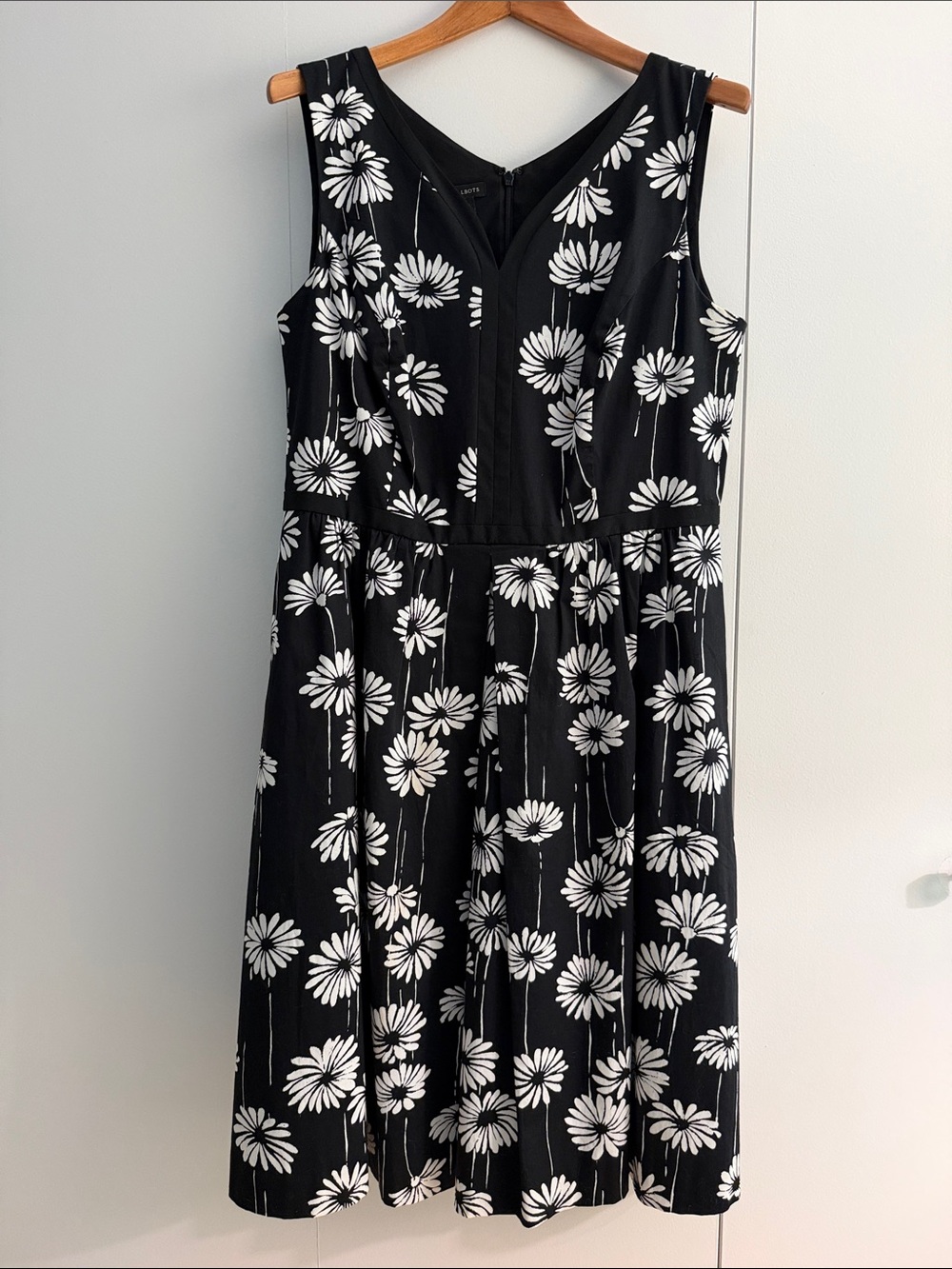 Talbots Black and White Daisy-Print Sleeveless Midi Dress